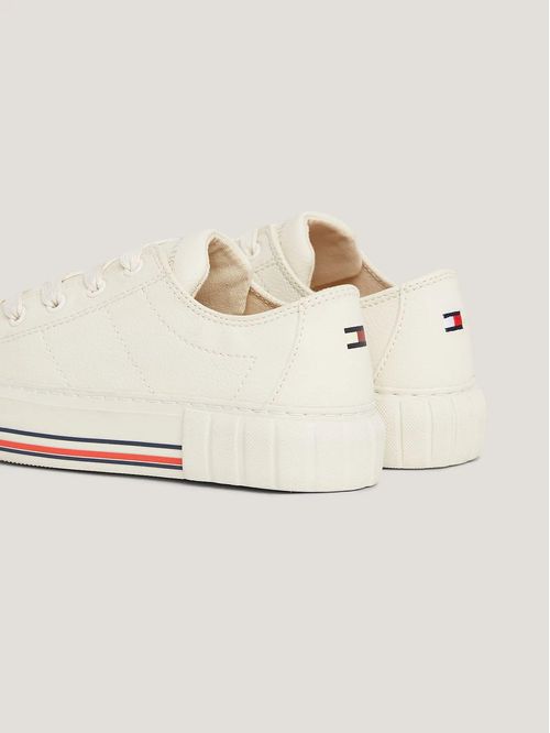 LOW CUT LACE-UP SNEAKER MILK