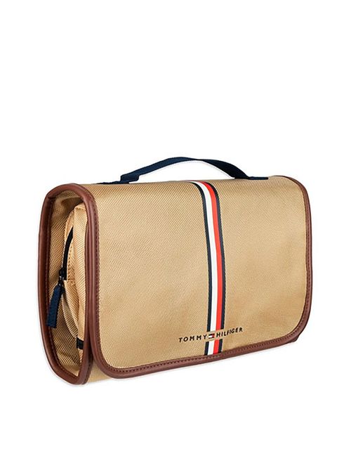 NECESER HANGING TRAVEL KIT