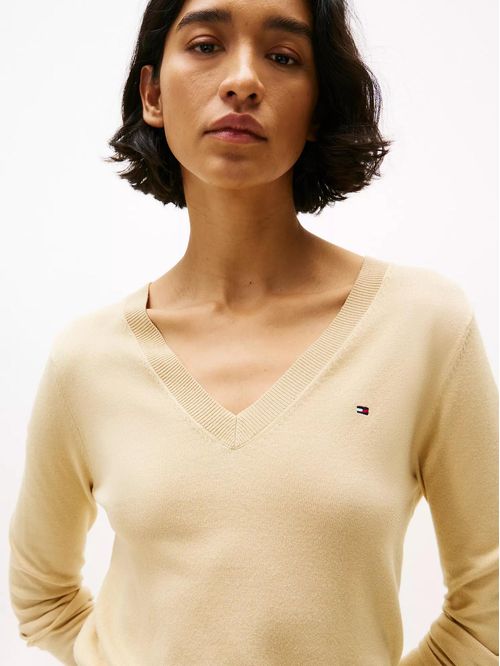 Camiseta cuello en v con logo