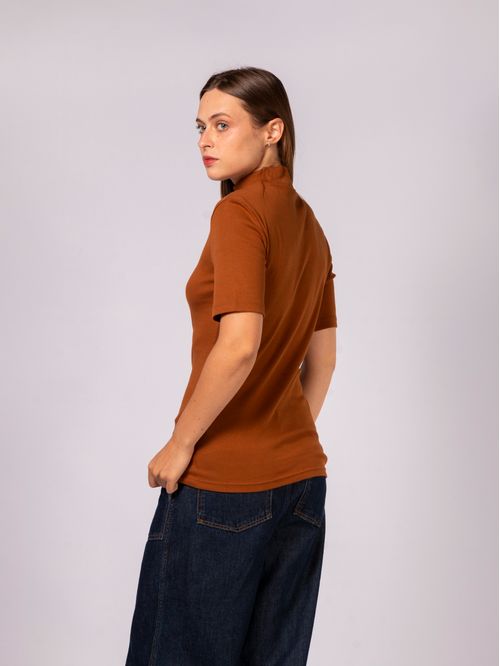 Camiseta de cuello alto con logo monograma