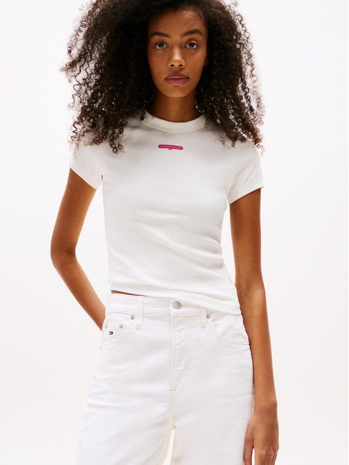 CAMISETA TJW SLIM SCRIPT LABEL SS TEE E