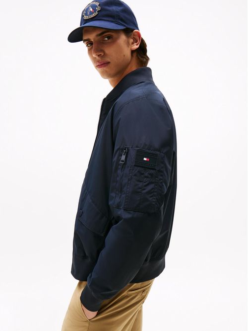 Chaqueta bomber amplia y repelente al agua