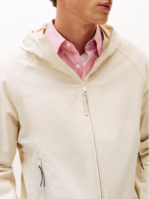 Chaqueta tech con capucha